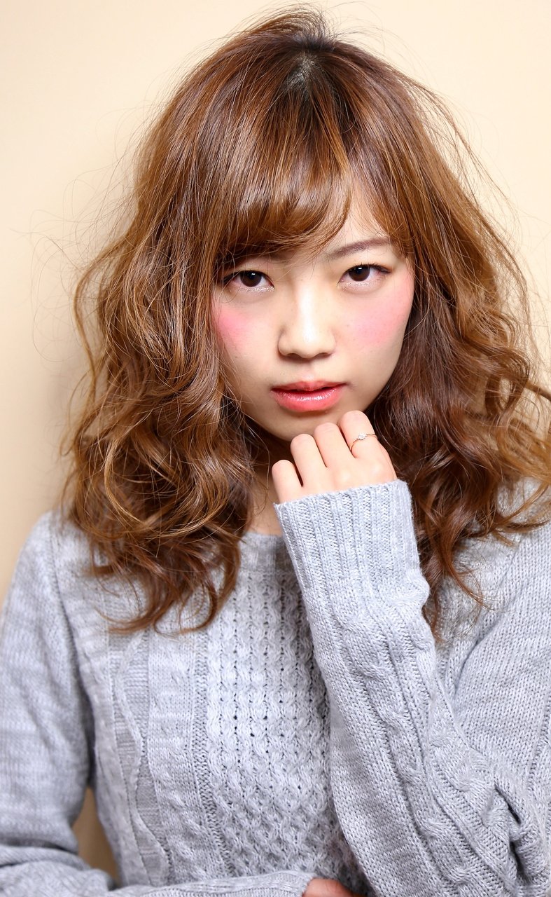 【ボリューム感が可愛い】アッシュベージュ×ボリュームカール