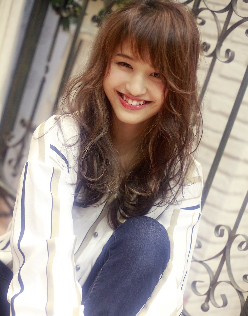 アシメ 前髪ロング で個性あふれる大人のオシャレを楽しむ 一歩差がつくヘアスタイル集 ホットペッパービューティーマガジン