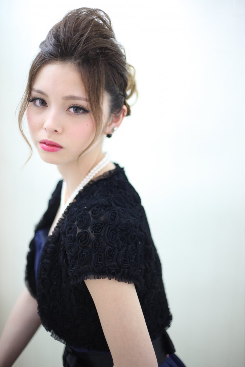 結婚式ヘアアレンジサイド編みこみ大人可愛いアップスタイル