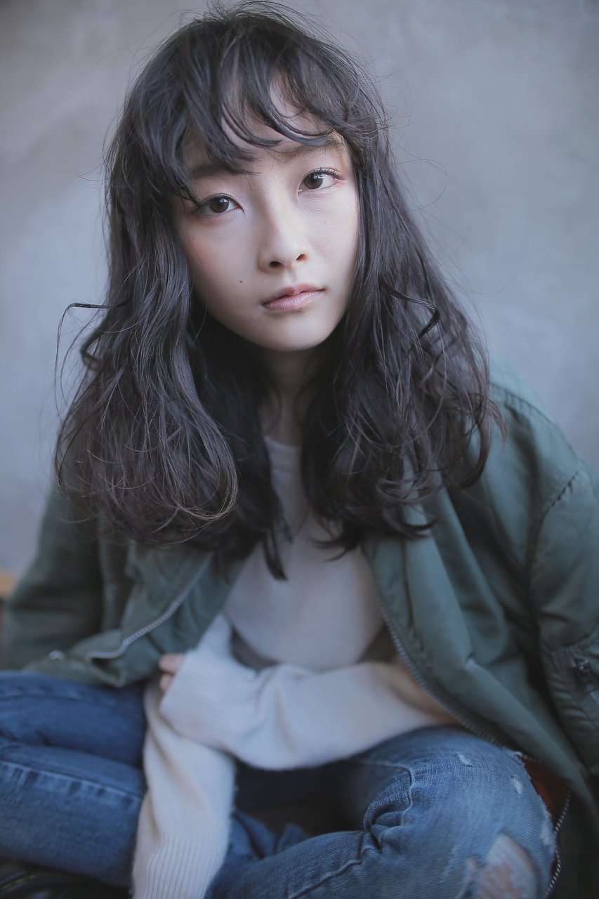 くせ毛風ほつれウェーブ×ブラックアッシュ