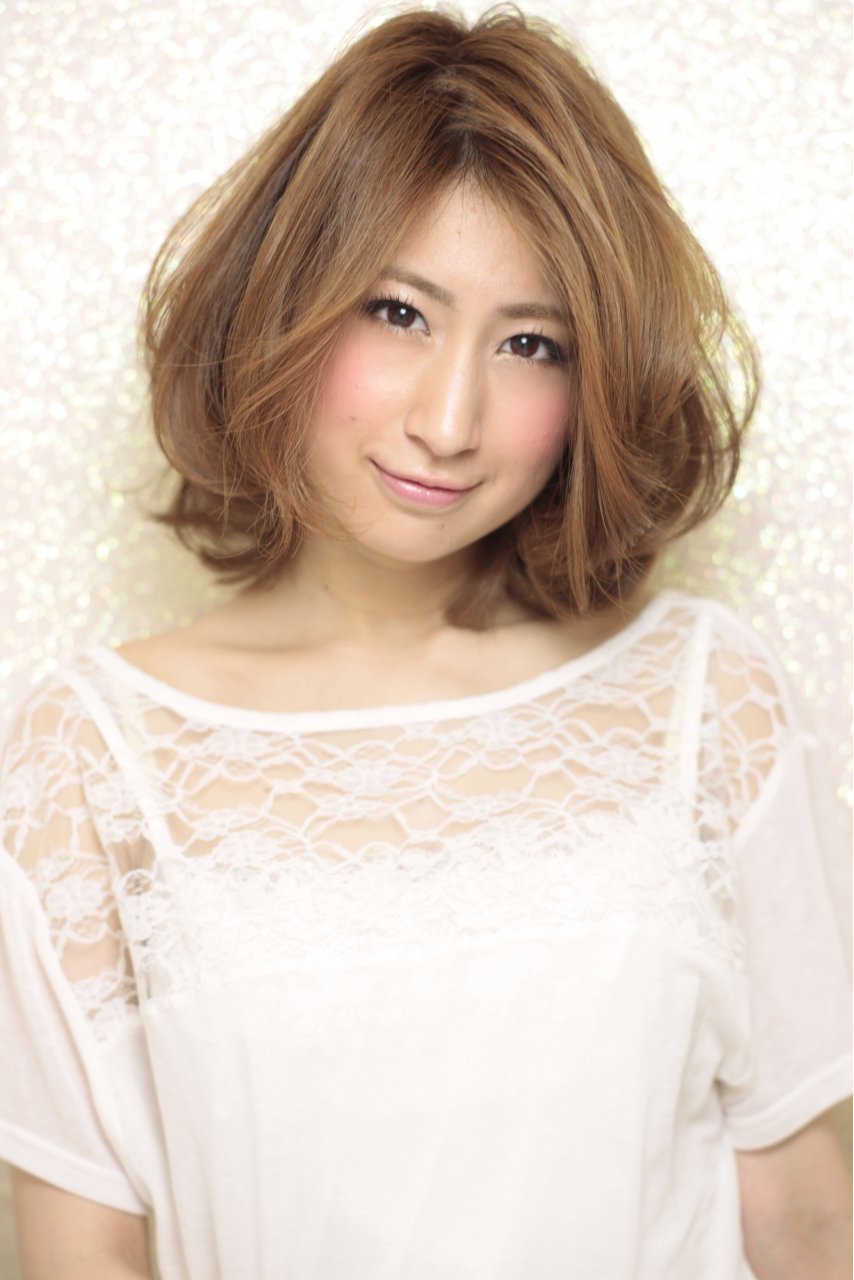 .毛先のルーズなカールが人気のある大人かわいいセミディヘア☆