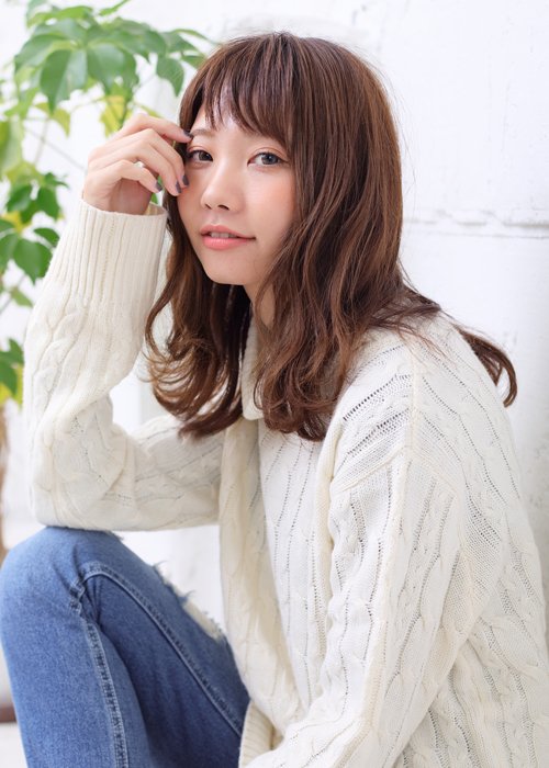 ゆるめのルーズウェーブでラフさと可愛らしさをミックス