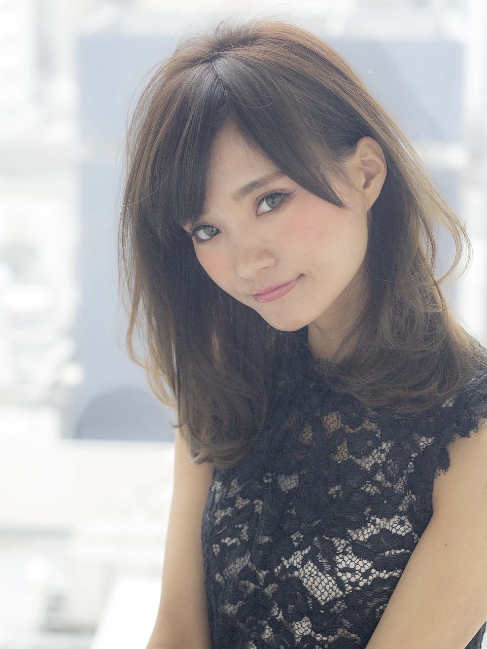 大人可愛いミディアムワンカールパーマ