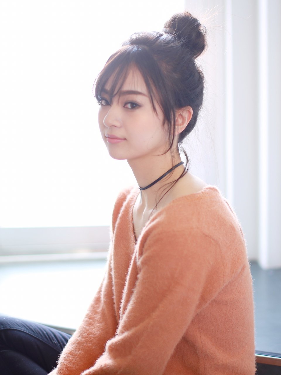 ヘアスタイルがあか抜ける 崩れないお団子ヘアで視線を集めよう ホットペッパービューティーマガジン