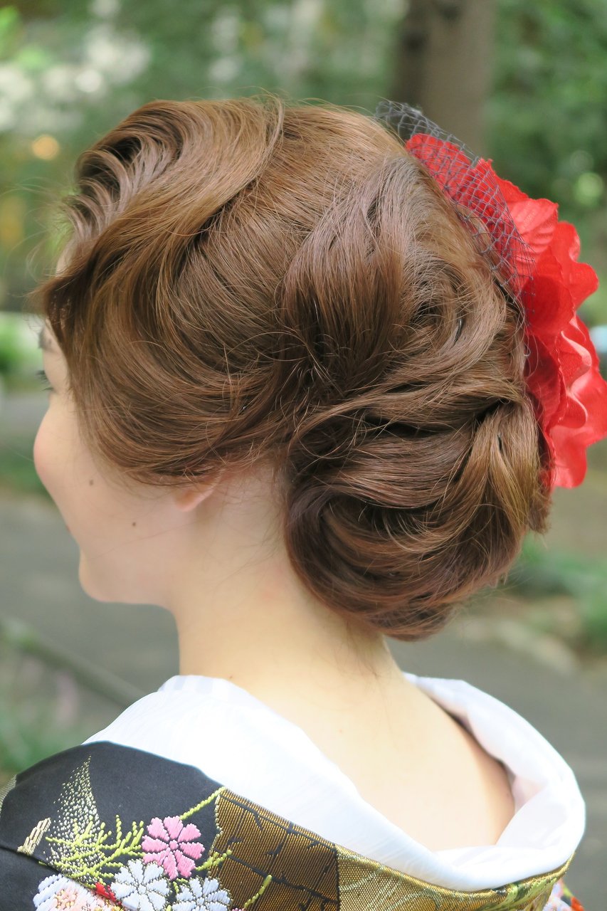 結婚式の日取りが決まったらチェック 花嫁さんと参列者の方向けのお団子へア特集 ホットペッパービューティーマガジン