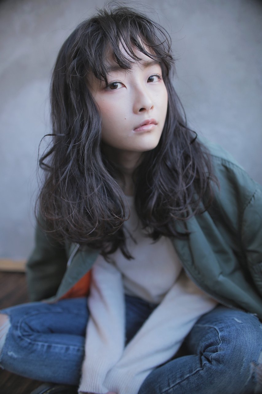 くせ毛風ほつれウェーブ×ブラックアッシュ