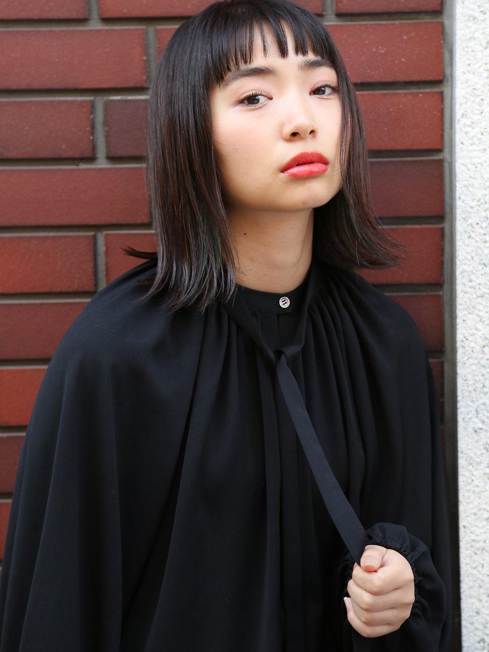 NORA【ERI】黒髪暗髪でも似合う耳かけ外ハネストレートミディ