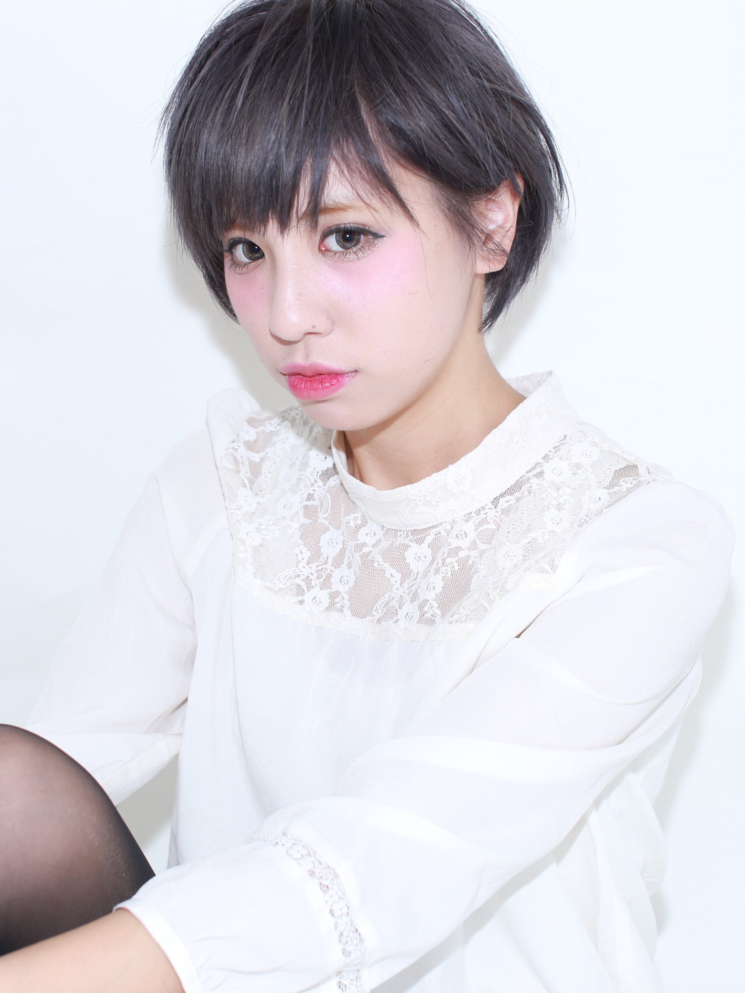 ホワイティグレージュ×ナチュラルショート