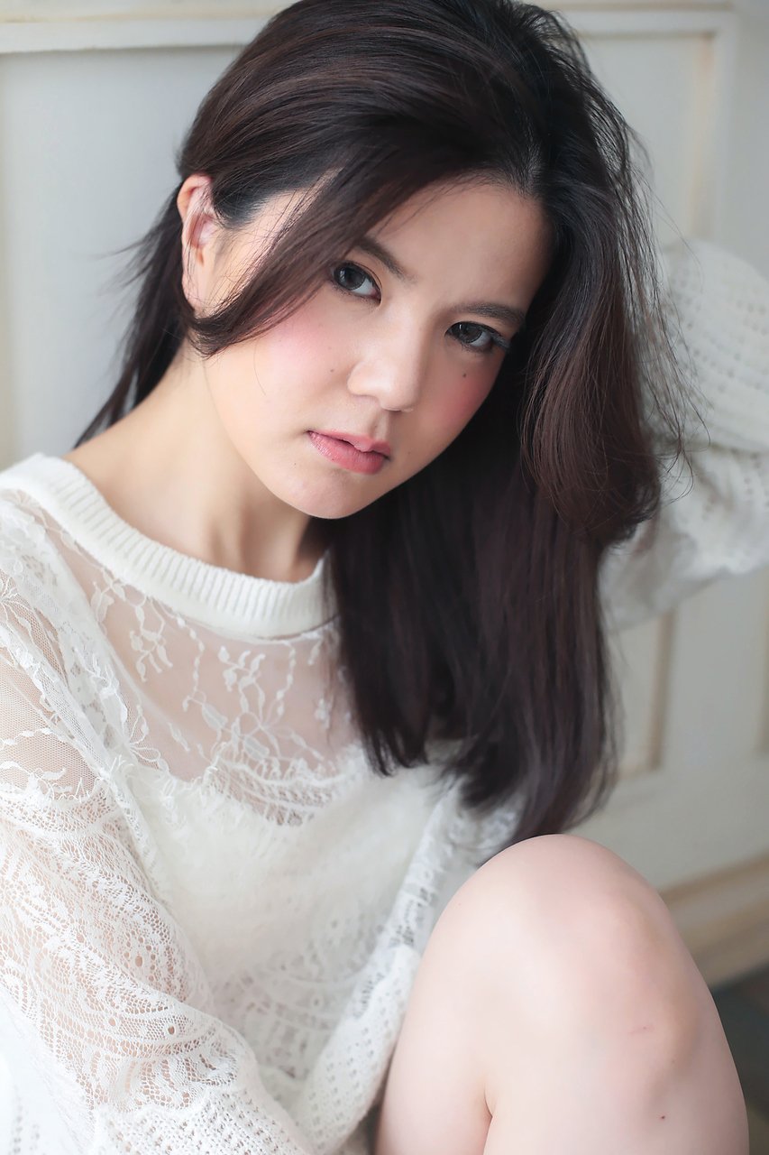 長めかきあげ前髪の抜け感ナチュラルストレート