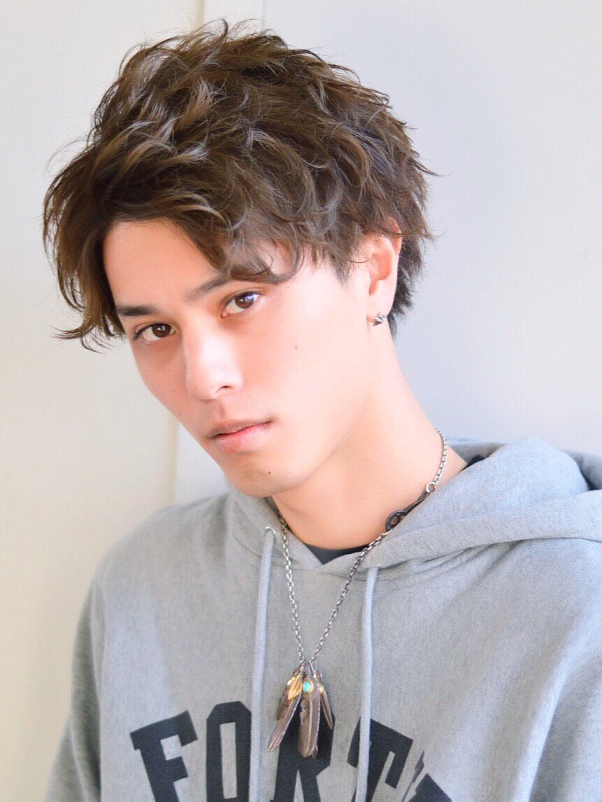 襟足は“短め”がかっこいい！清潔感重視のメンズショートヘアカタログ｜ホットペッパービューティーマガジン