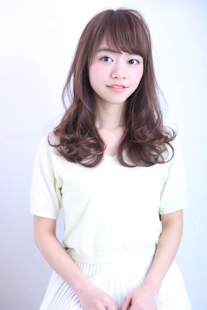 【セミロング】ピンクベージュの外巻きレイヤー
