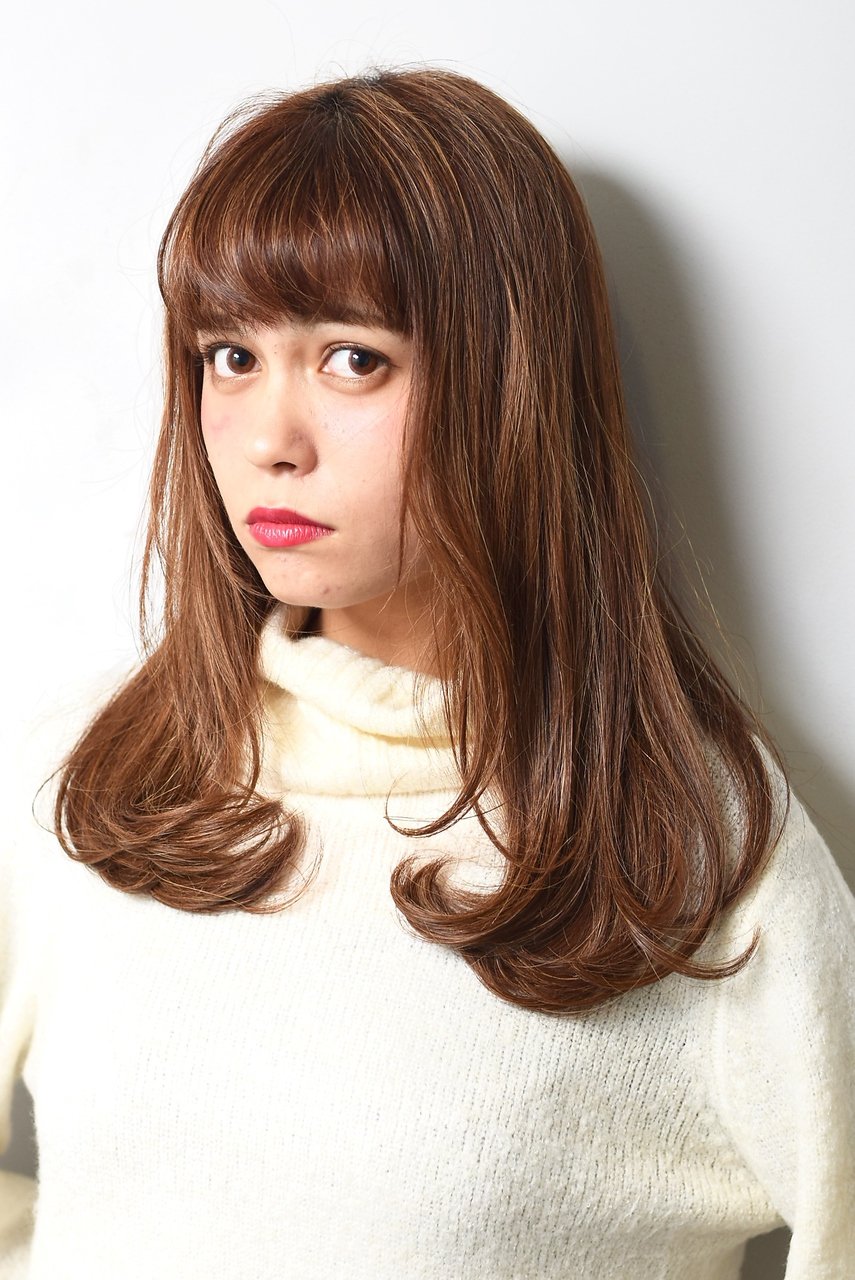 パーマ ヘアアイロンで作る ロングヘアのワンカールで可愛らしく ホットペッパービューティーマガジン
