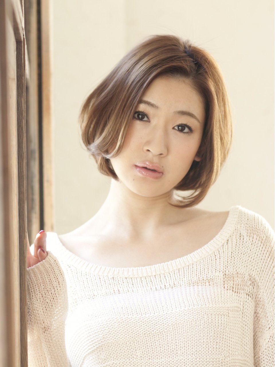 もの憂げな表情が色っぽい 大人顔なアンニュイボブの抜け感たっぷりヘアカタログ ホットペッパービューティーマガジン