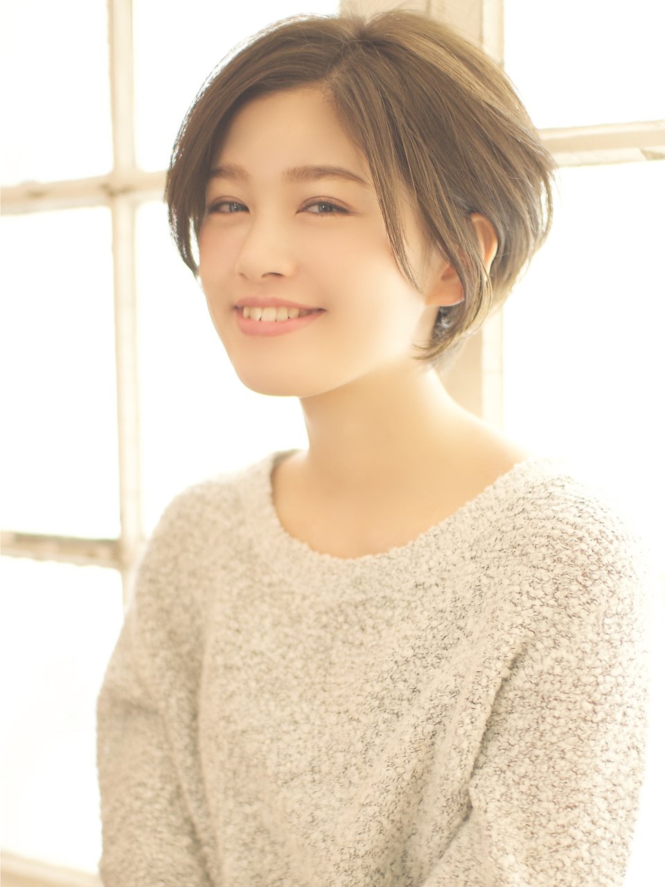 『耳かけ』するだけで可愛く決まる大人ショートボブ☆