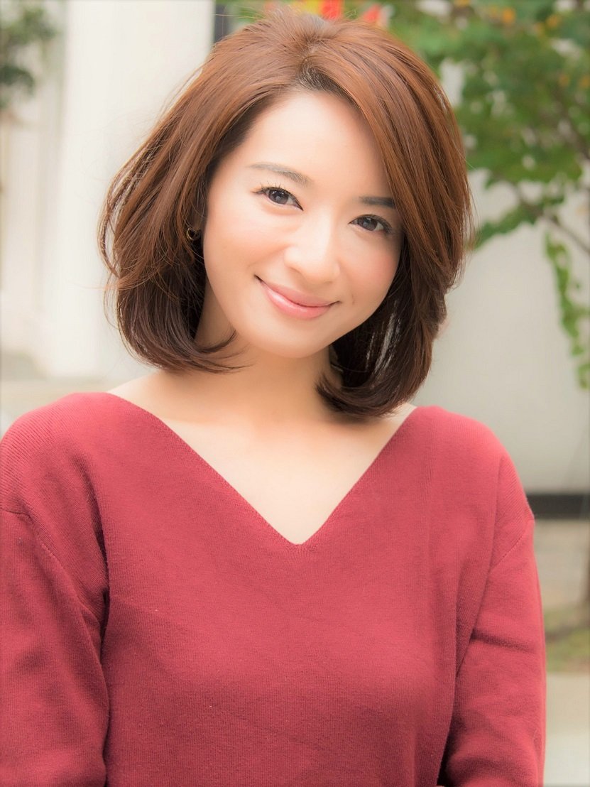 上品な大人スタイル〜くせ毛でも広がらず毛先がまとまるボブ