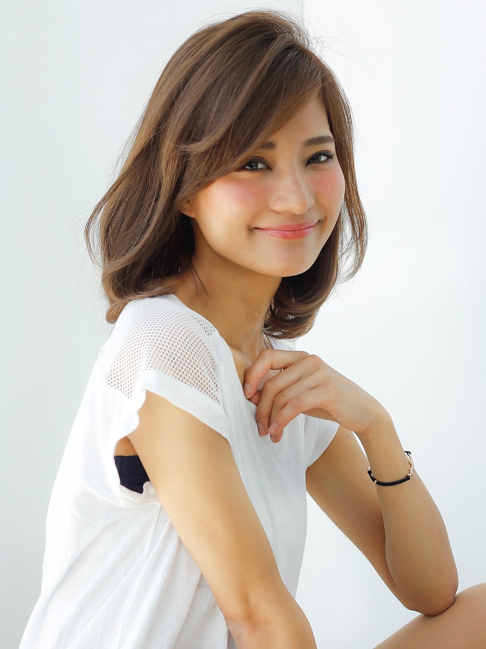 【AFLOAT】斜めバングで大人かわいい鎖骨ミディアム♪