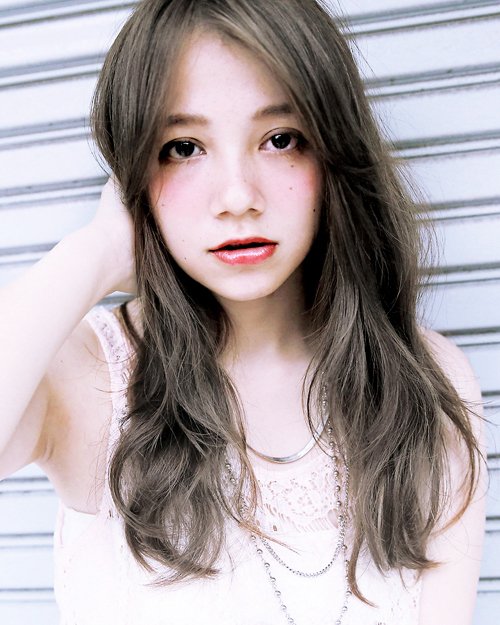 肌に優しいナチュラルがウリのシャンプーは髪が硬くなりマス☆
