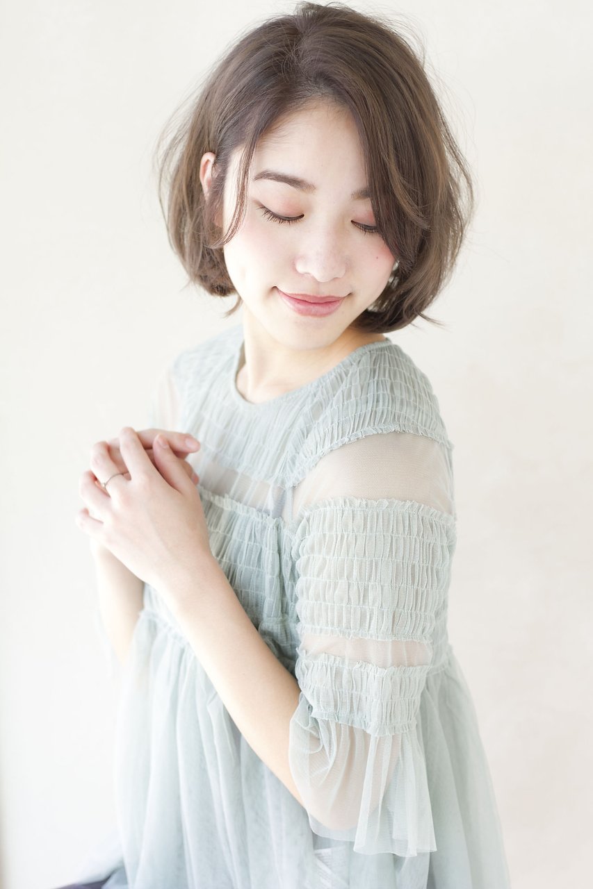 うるツヤ大人ボブ スポンテニアスグレージュ ミルクティーカラー