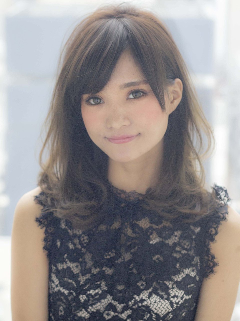 大人可愛いミディアムワンカールパーマ