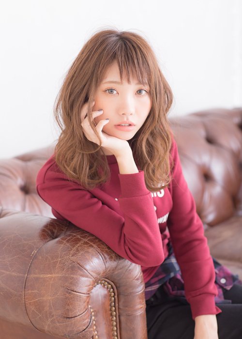 束感ミックスのウェーブがスイートな魅力を発揮