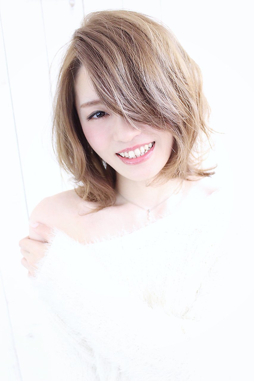 dee【ノンブリーチ】ヌーディーベージュ×柔らかロブ