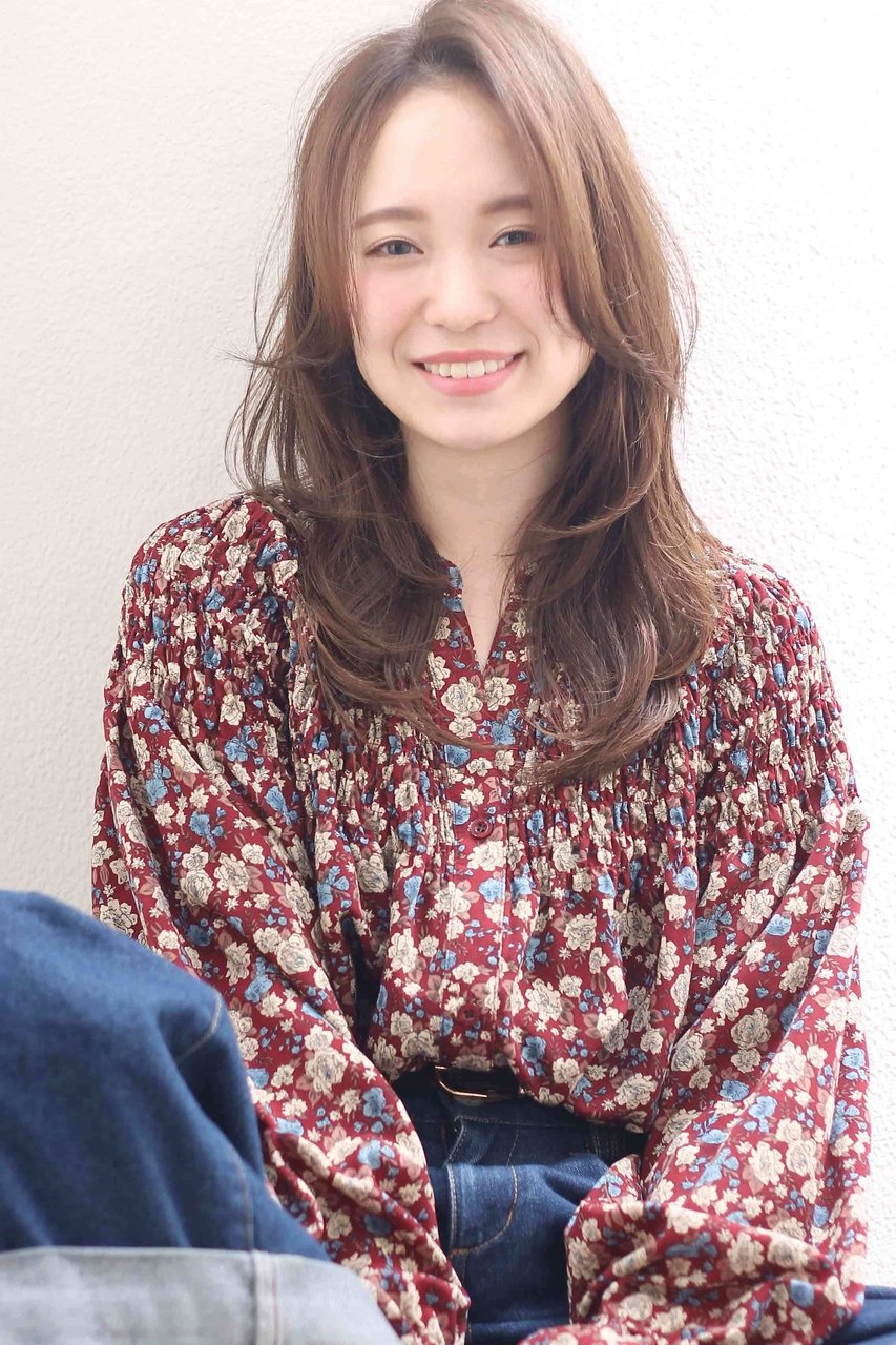 大人女性に人気♪ナチュラルグレージュロング