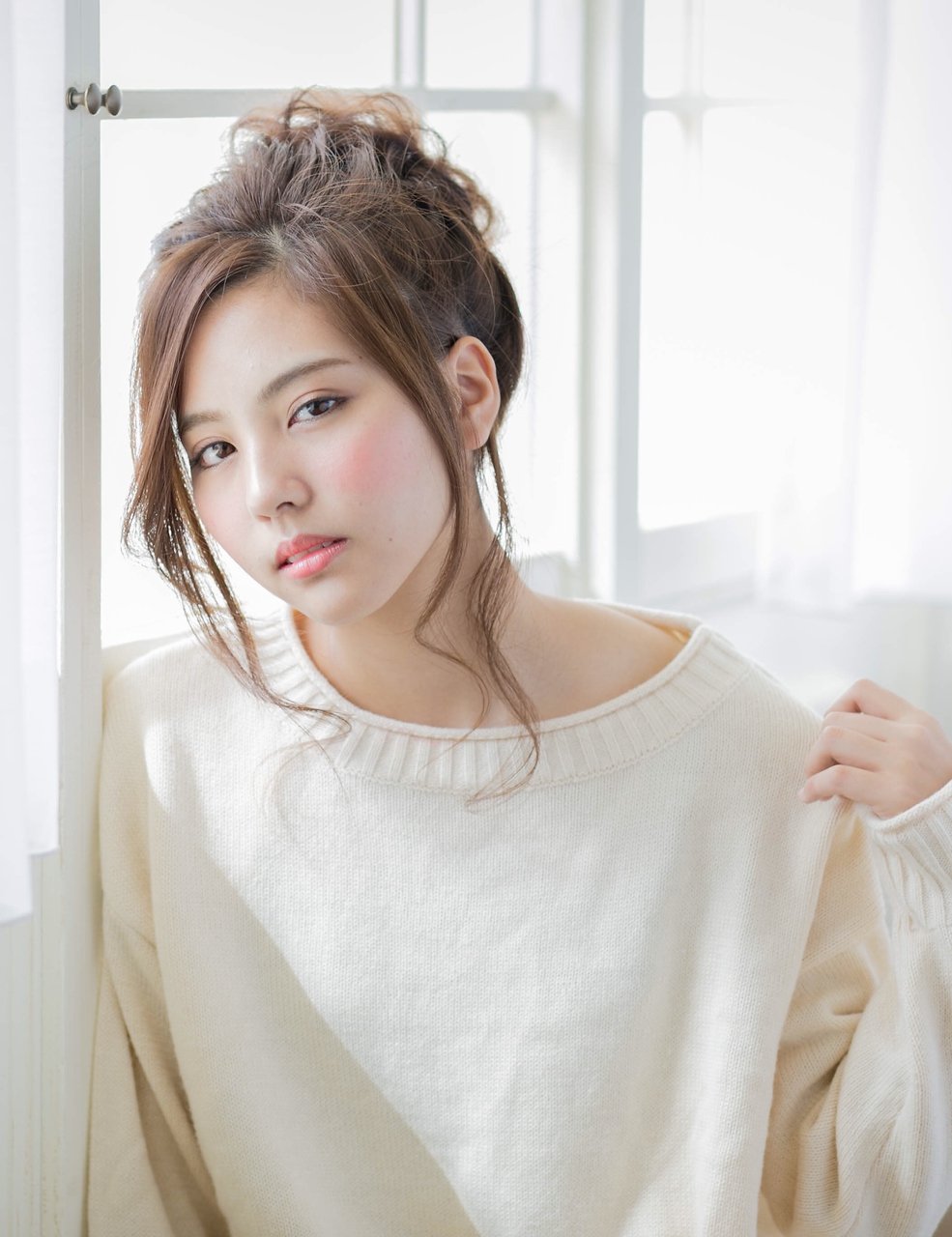 お団子アレンジで女子力up カジュアルもパーティーにも活躍するへアアレンジ集 ホットペッパービューティーマガジン