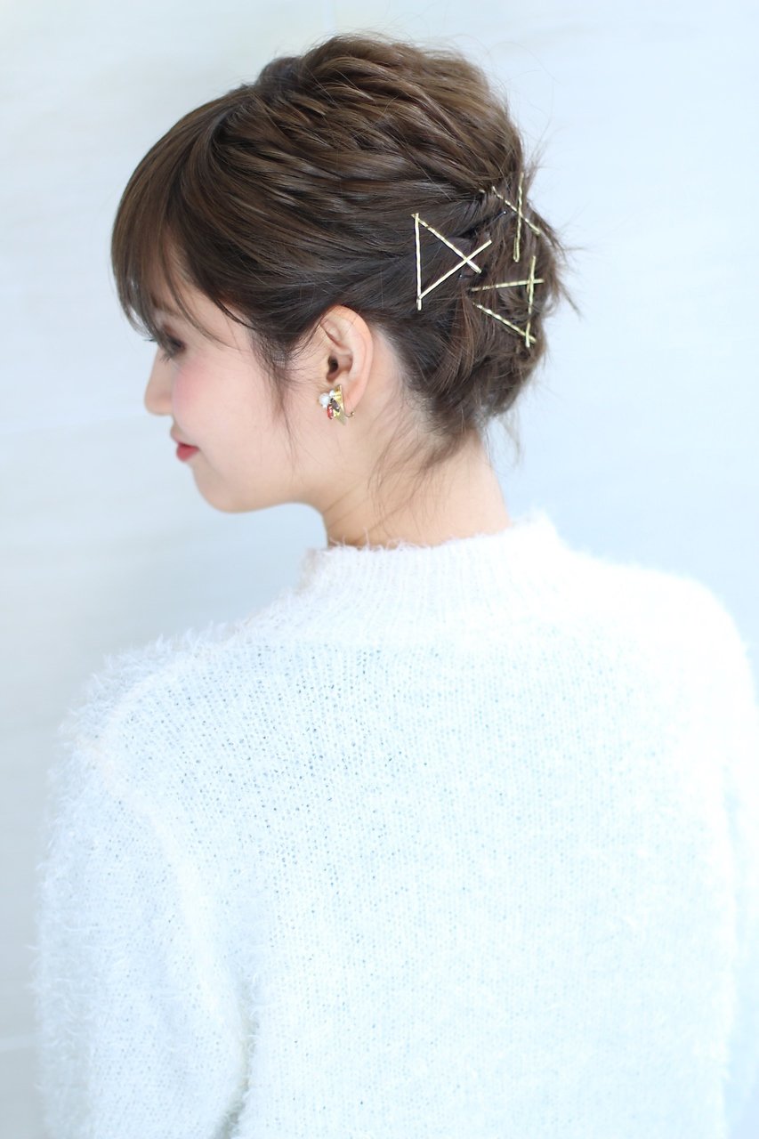 ショートヘアのねじりアップ