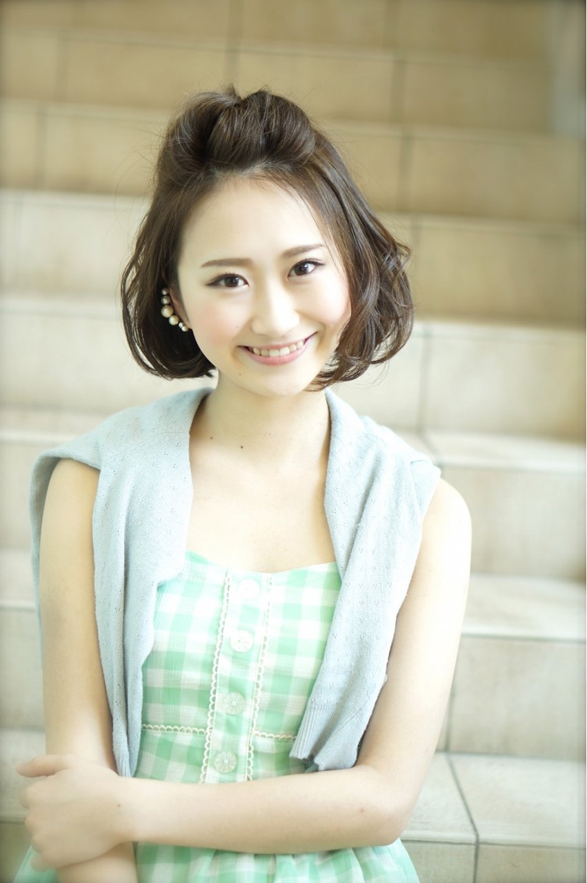 編み込み前髪ポンパ のフレンチガーリースタイル