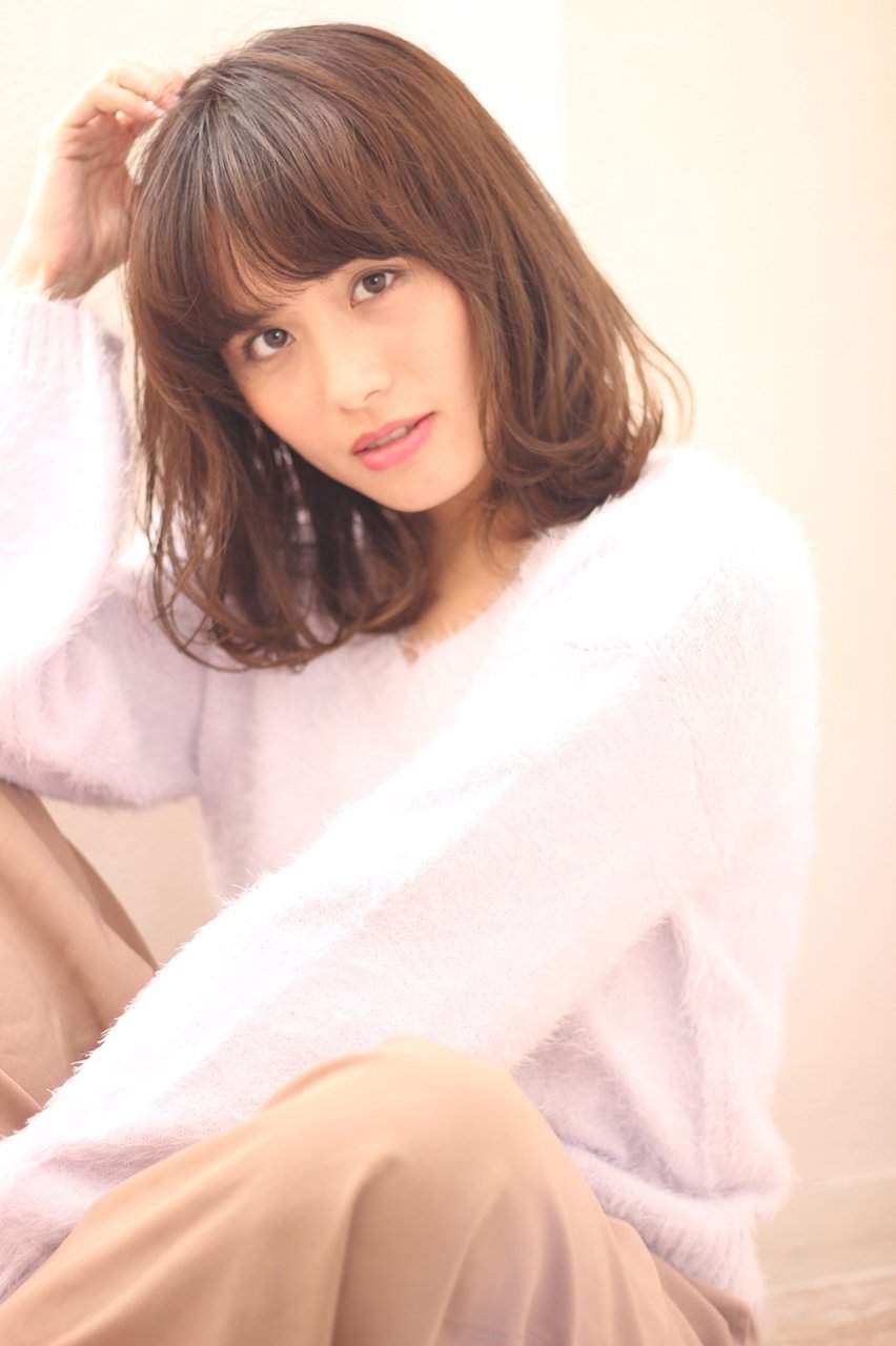 大人フェミニン小顔ナチュラルブラウンミディ