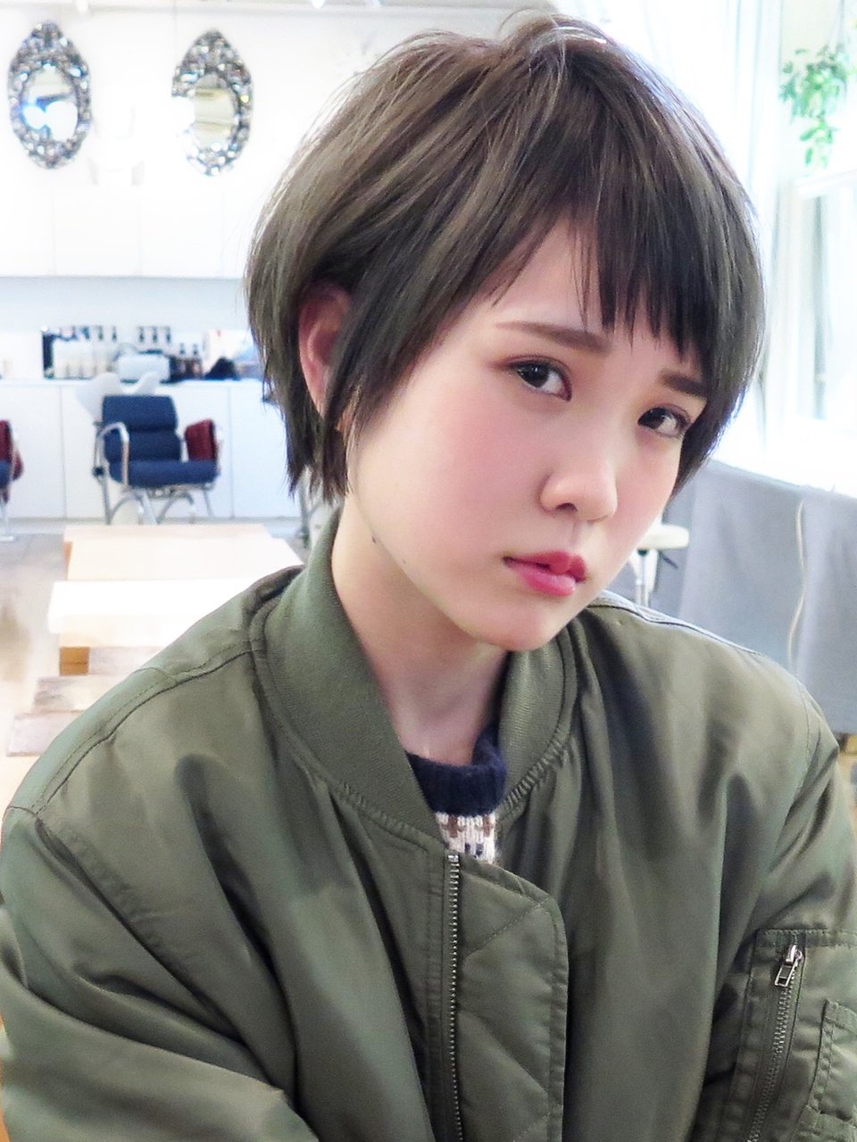 ナナメショートバング×オリーブベージュ