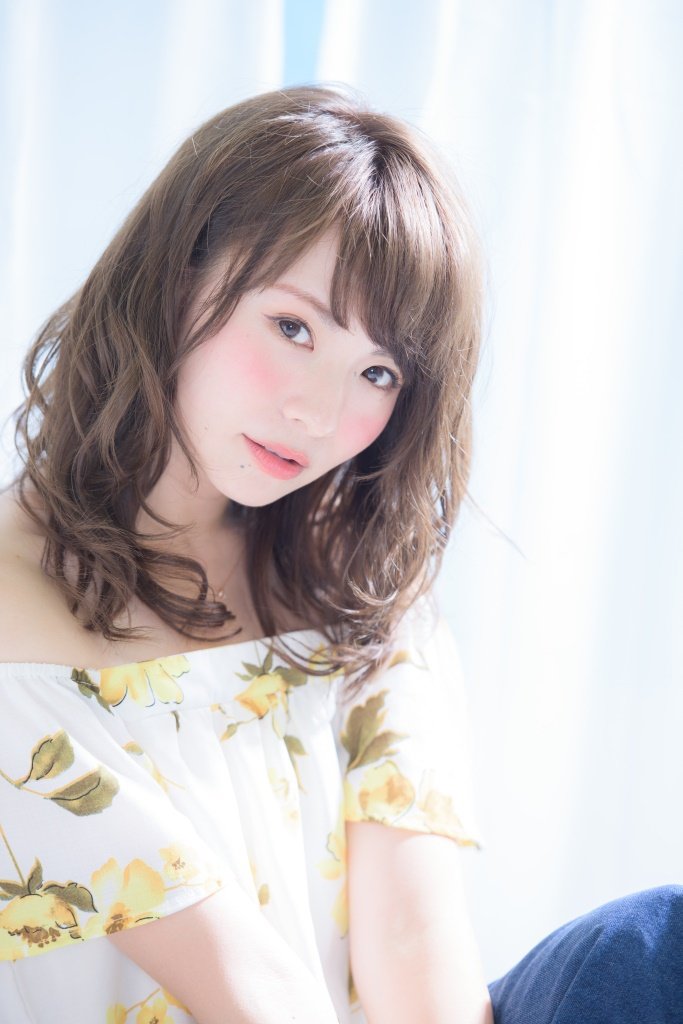ミディアムレイヤーが可愛すぎる ふんわり感のあるフェミニンなヘアスタイル集 ホットペッパービューティーマガジン ミディアムレイヤーが可愛すぎる ふんわり感のあるフェミニンなヘアスタイル集 ホットペッパービューティーマガジン
