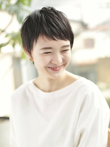 思い切ってオン眉に ショートバングで作るキュートなヘアスタイル ホットペッパービューティーマガジン