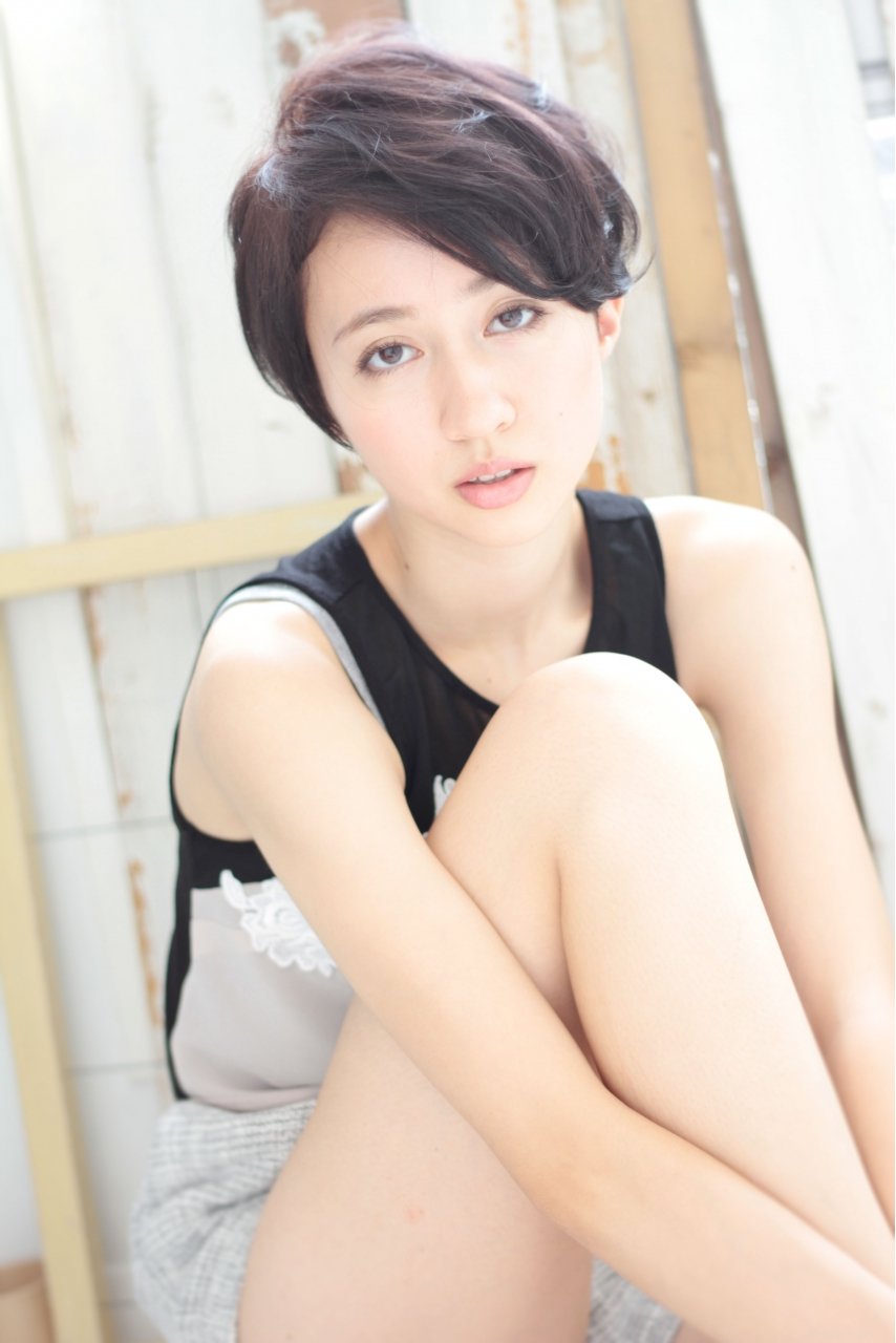 黒髪で大人可愛いニュアンスショートボブ