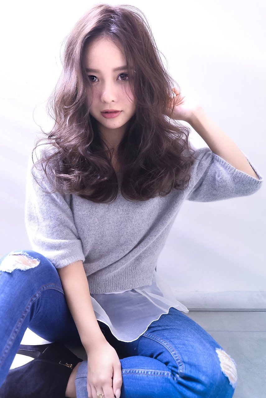 トレンド感抜群のおしゃれカラー アッシュグレーのヘアカラーで抜け感のあるスタイルに ホットペッパービューティーマガジン