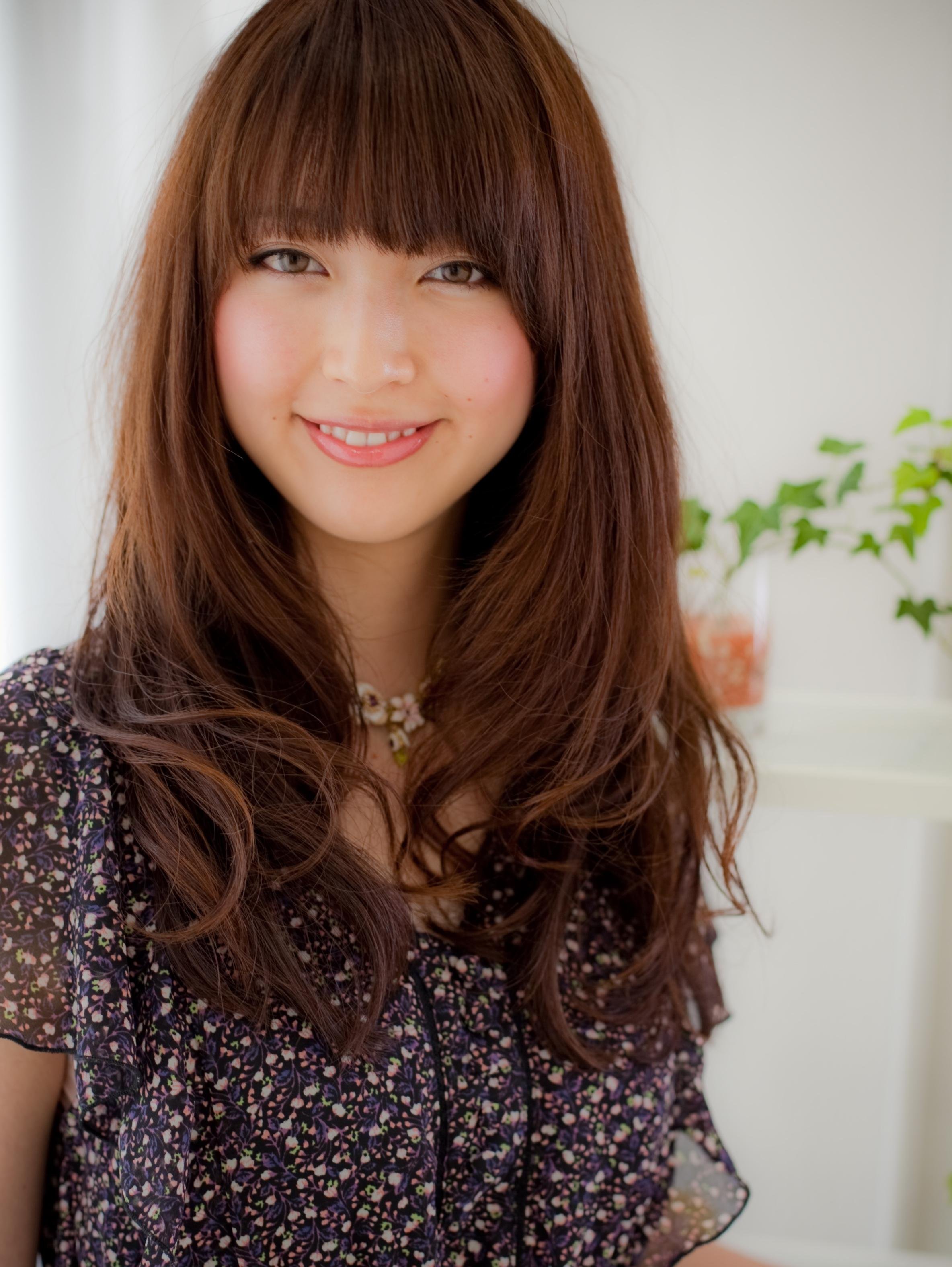 ゆるふわパーマでロングをもっと魅力的に 女性らしさを最大限引き出そう ホットペッパービューティーマガジン