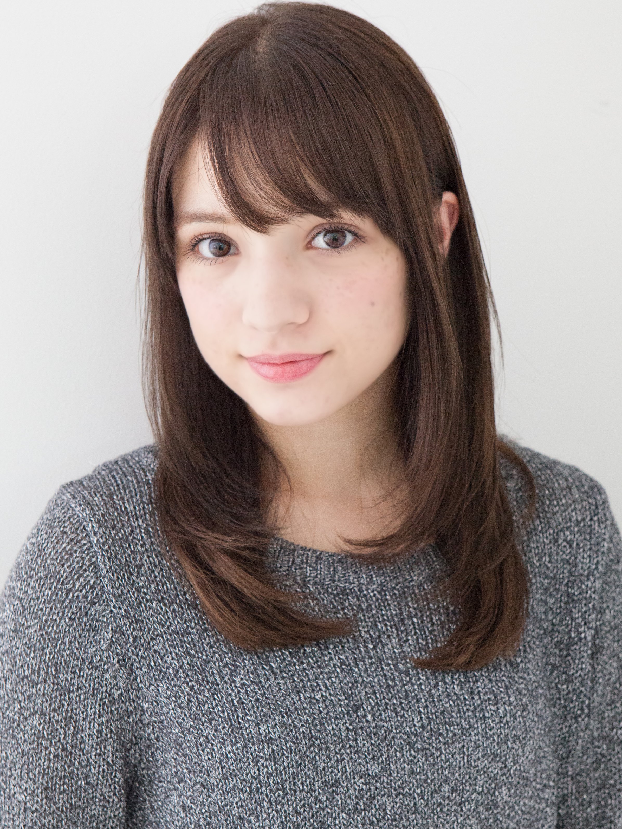 内巻きツヤストレート大人クラシカルモードミルクティーカラー