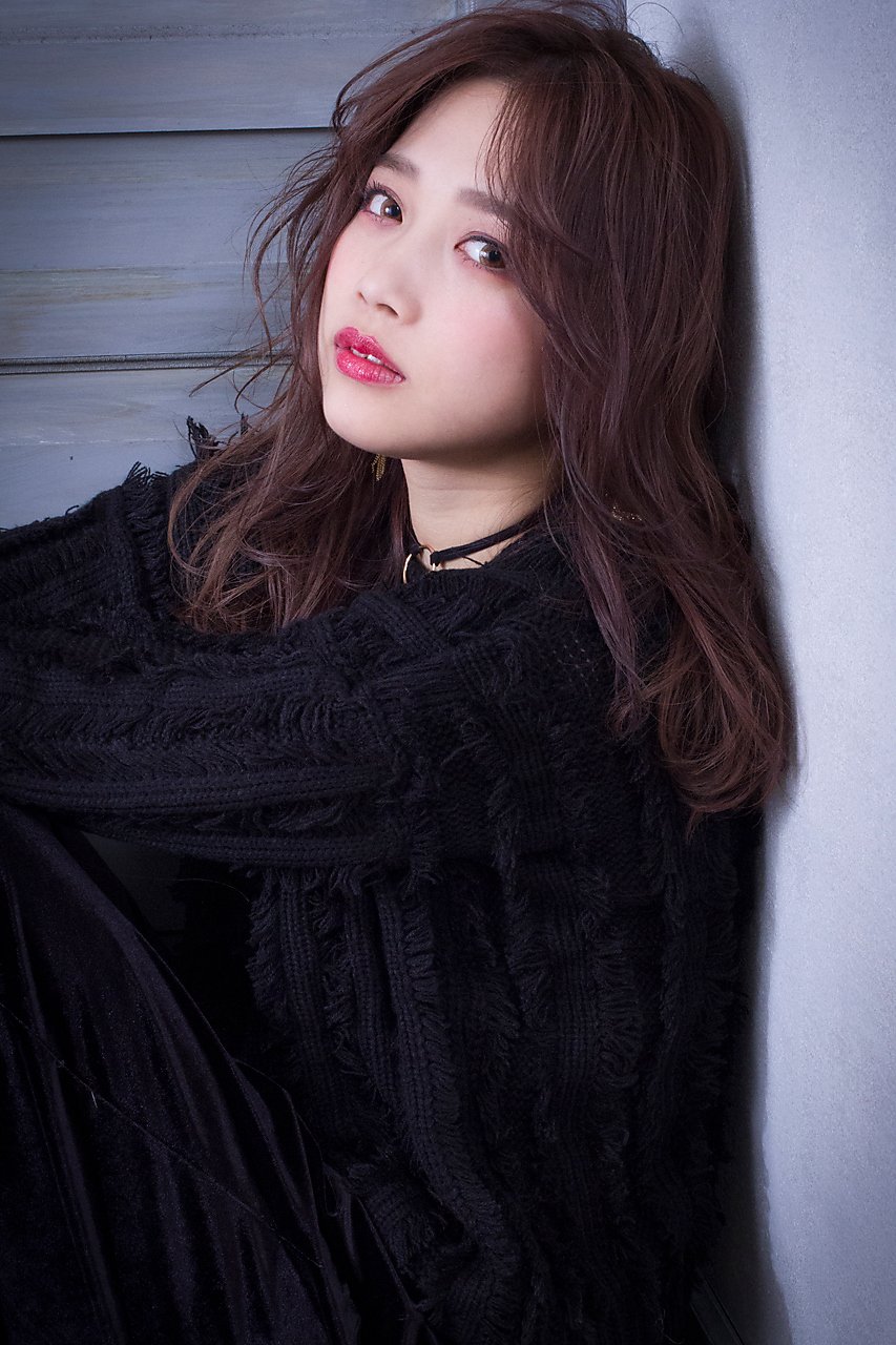 大人女子度が上がる♪センターパートミディ×ロイヤルグレージュ