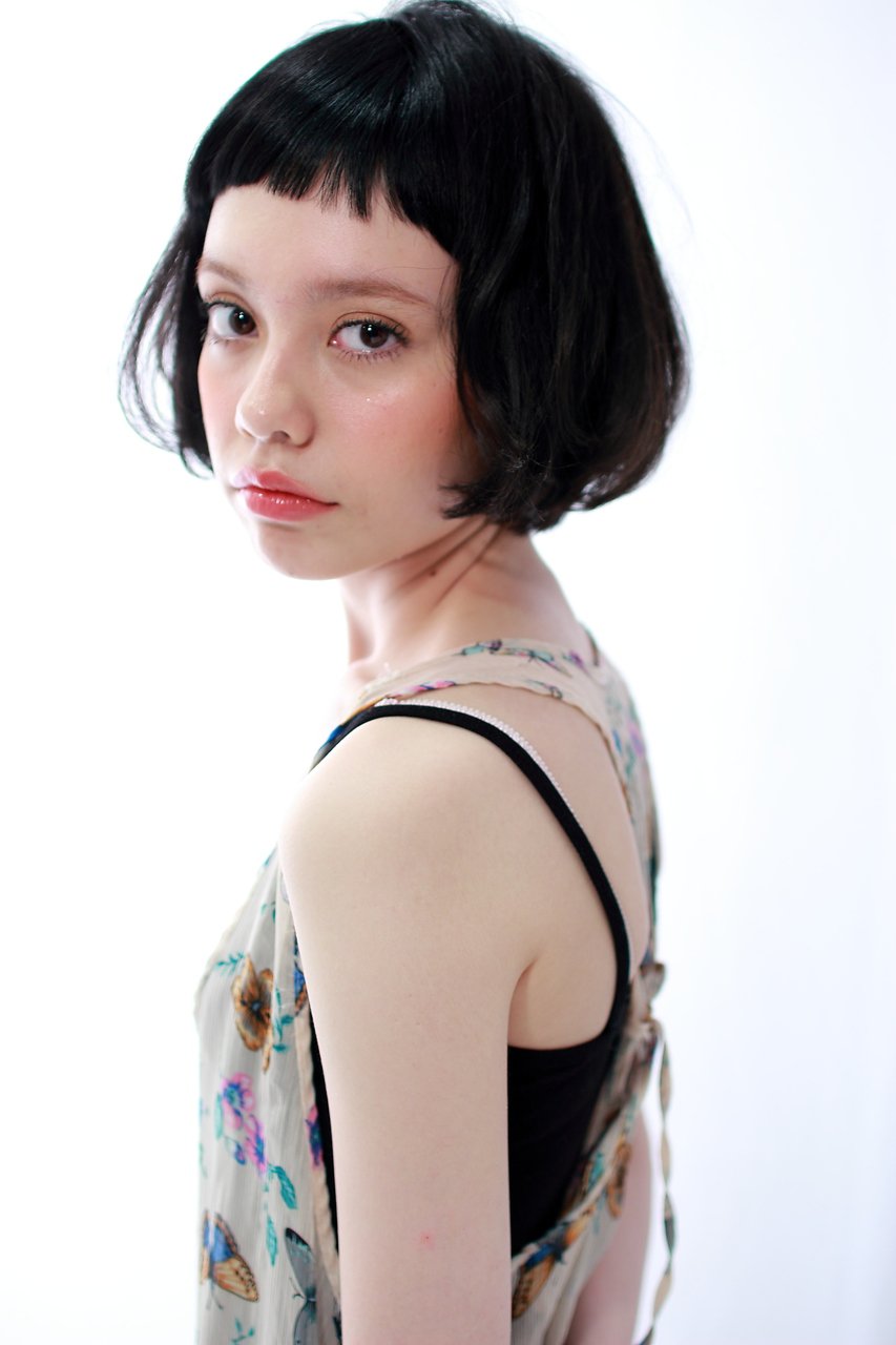 【Allure】ちょっぴりモードな黒髪ボブ・YUJI