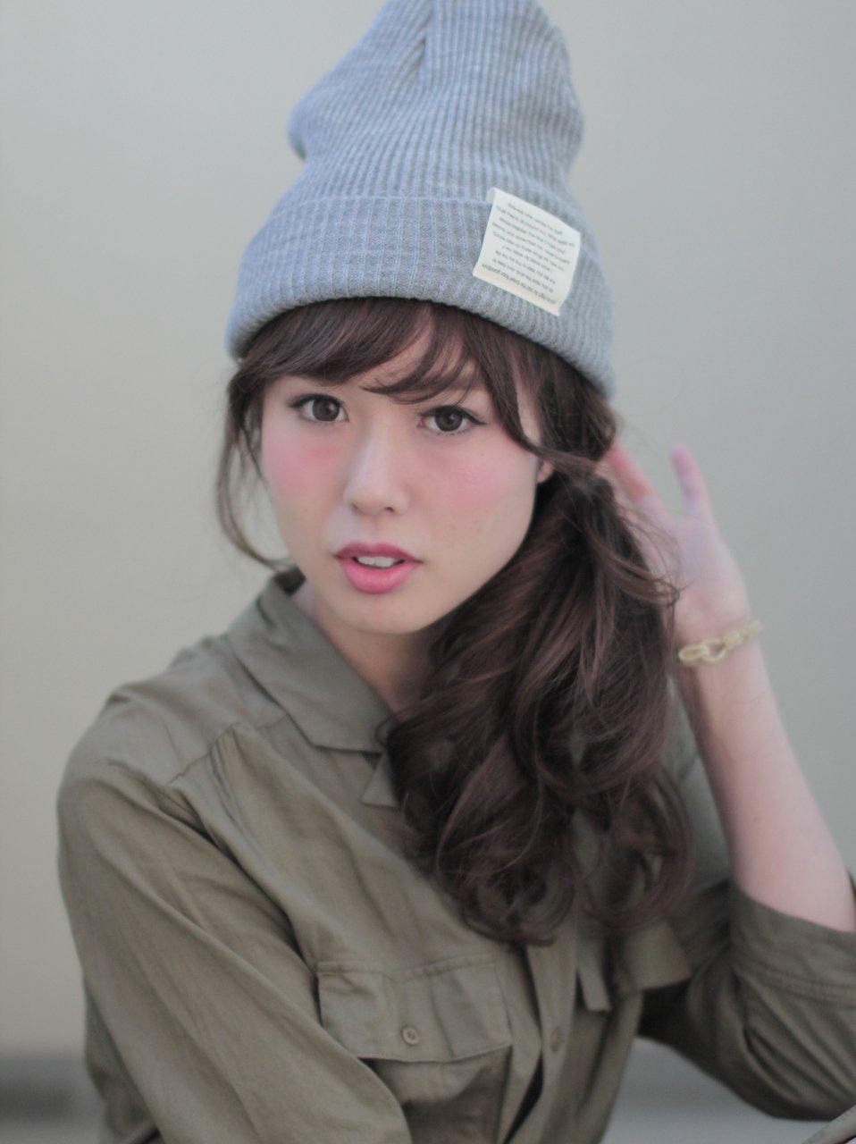 ニットが似合う大人さいどアップ　まとめ髪