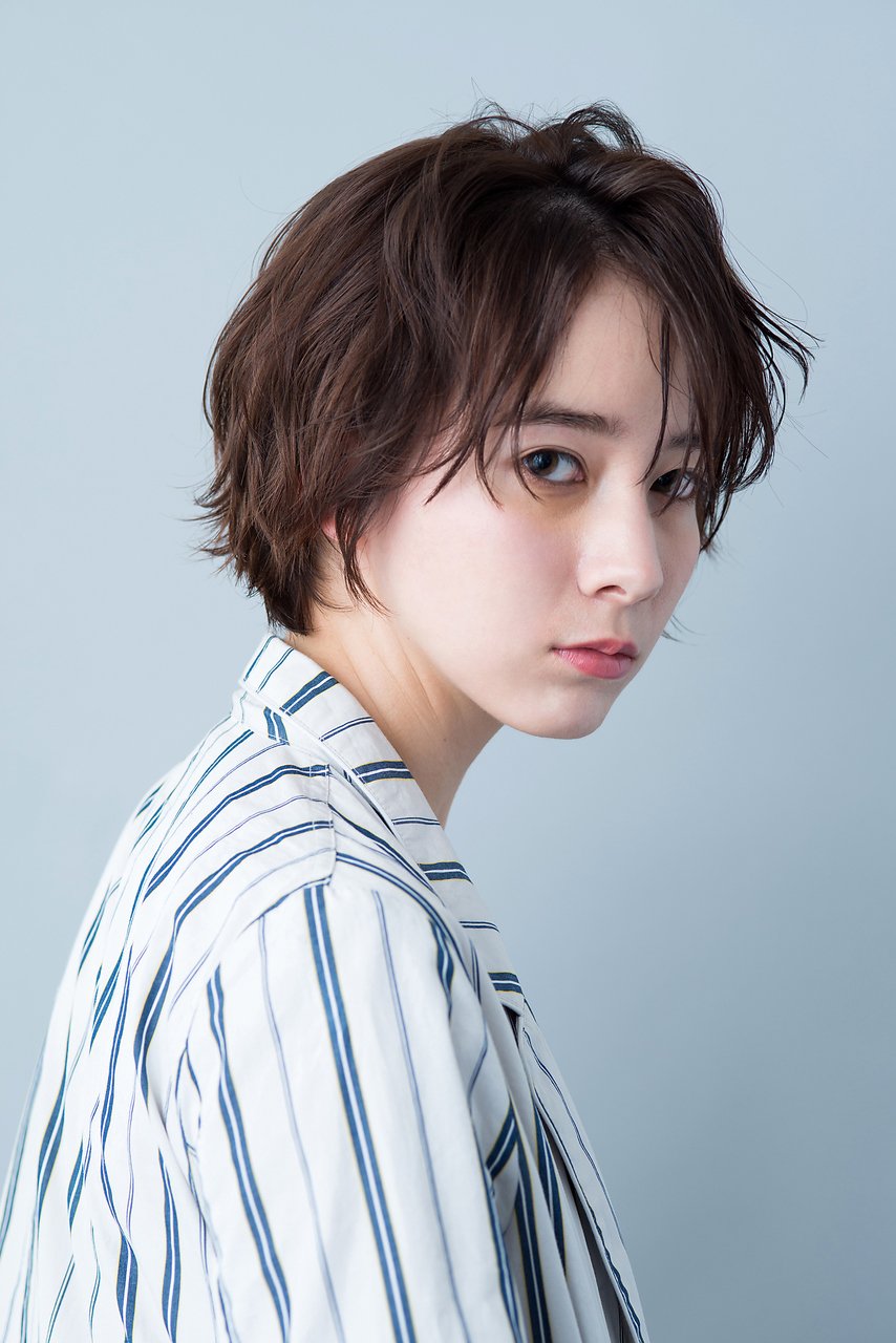 すっきり あか抜け スタイリッシュな髪型へ ウェーブでソフトなニュアンスをプラス ホットペッパービューティーマガジン