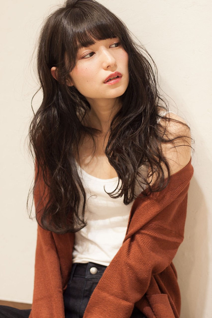 セミウェットで魅せる大人可愛いウェーブロング