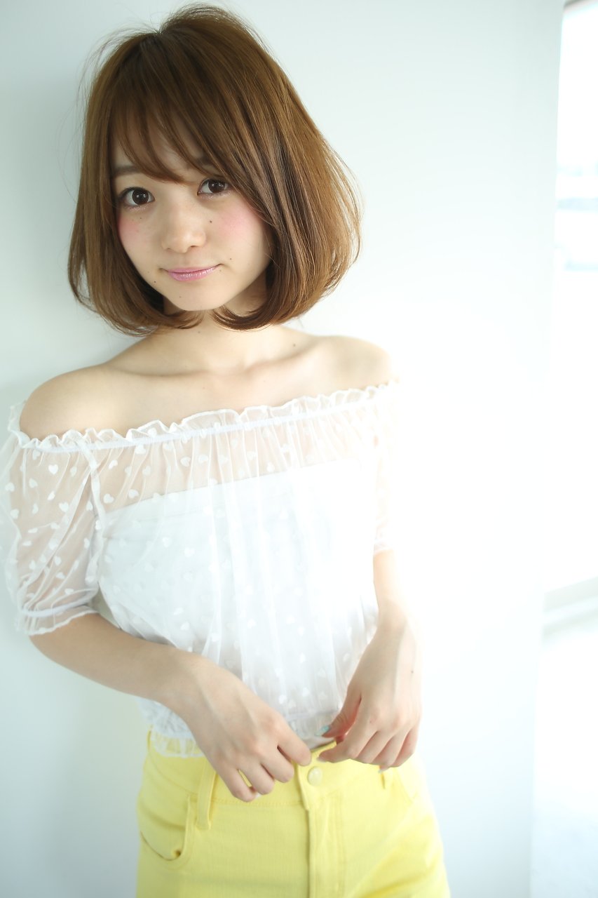 エアリー感のある艶髪ストレート