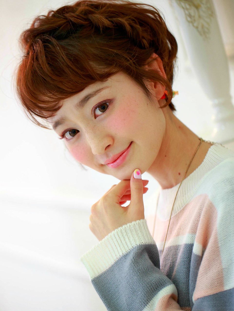 ショートヘア女子必見 カジュアルからシックまで 大人かわいいショートアレンジ特集 ホットペッパービューティーマガジン ショートヘア女子必見 カジュアルからシックまで 大人かわいいショートアレンジ特集 ホットペッパービューティーマガジン