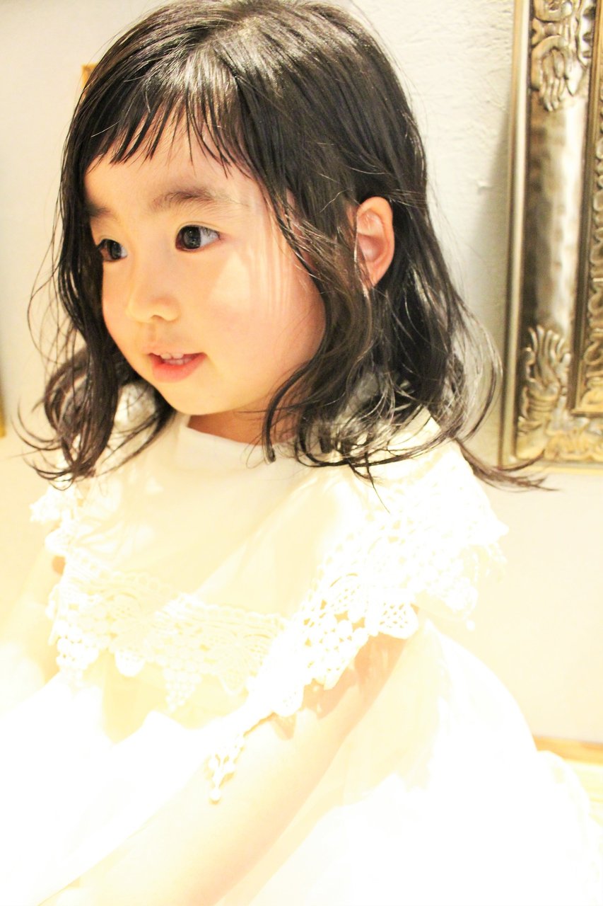 子供のための簡単ヘアアレンジ特集 お花や巻き髪でシチュエーション別に可愛く ホットペッパービューティーマガジン 子供のための簡単ヘアアレンジ特集 お花や巻き髪でシチュエーション別に可愛く ホットペッパービューティーマガジン