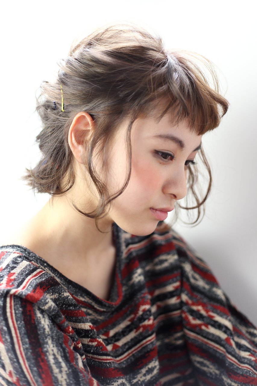 小頭ヘア×ヌーディーカラーでカジュアルアレンジ・YUJI