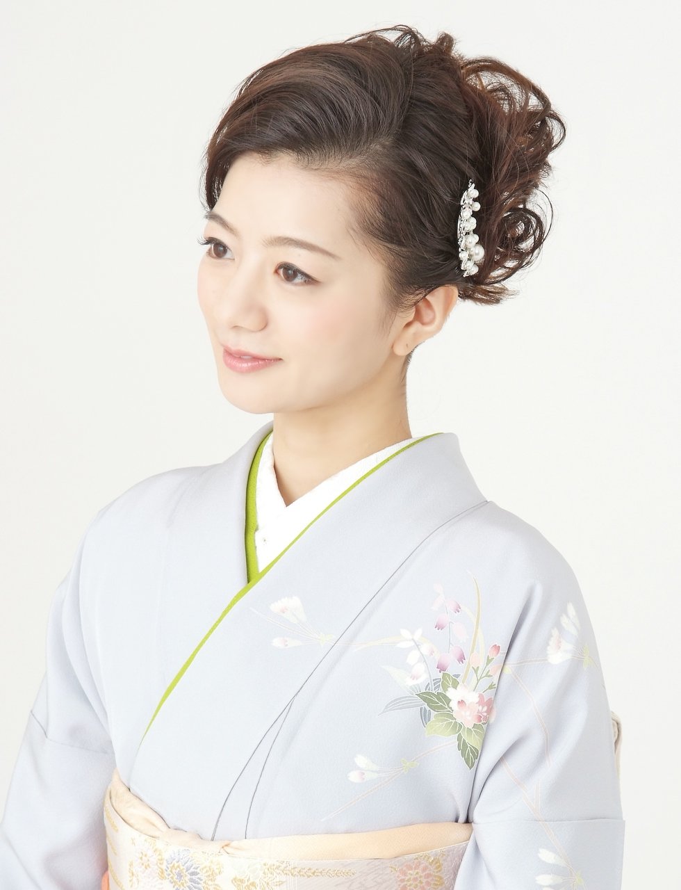 訪問着を可憐に着こなすための髪型は 和服姿を美しく見せるヘアアレンジ特集 ホットペッパービューティーマガジン