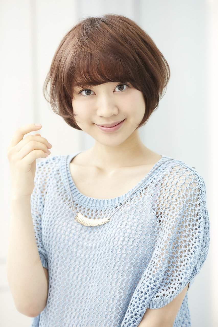 ひし形シルエットでみせる大人ショートボブ