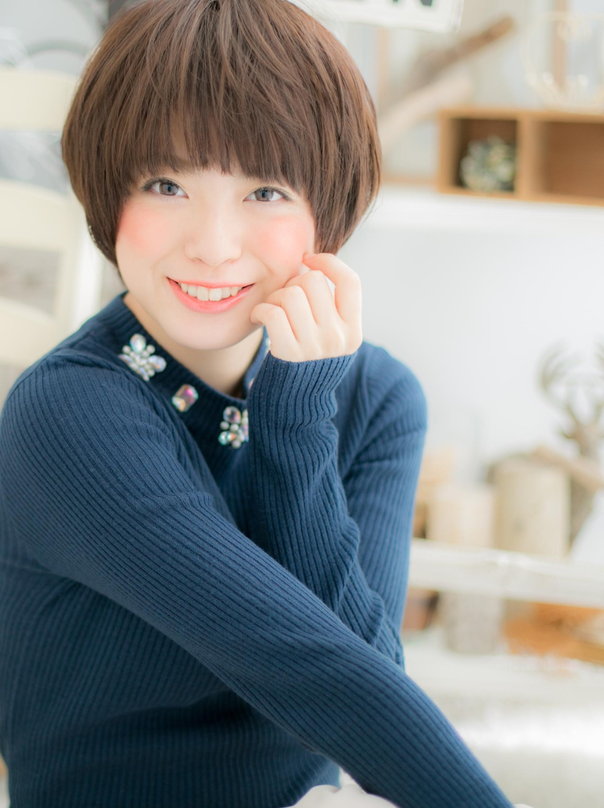 パッツン前髪がなにげにかわいい ショートの魅力が際立つおしゃれ髪型まとめ ホットペッパービューティーマガジン