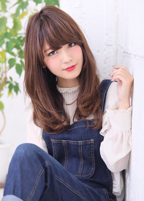可愛らしいドーリーロングを今っぽく軽やかにシフト